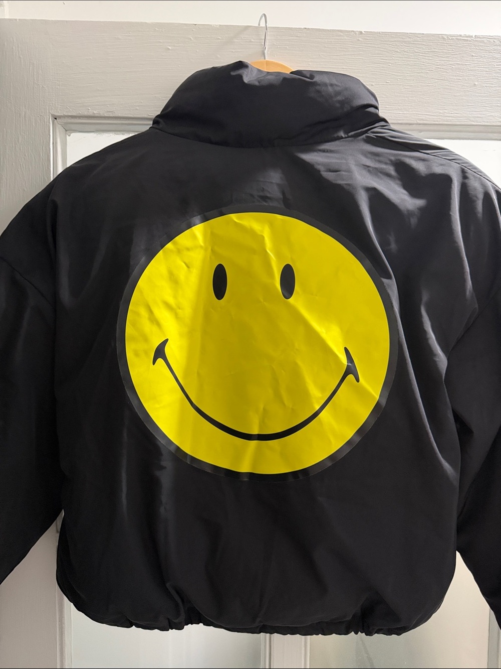 Cropped Smiley black puff coat